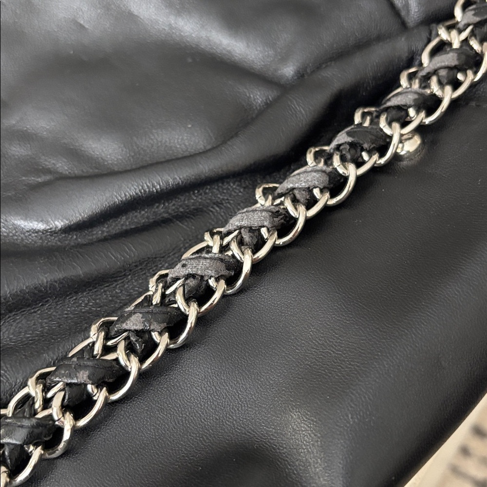 Vintage Black Quilted Shoulder Bag with Chain Trim - Picture 10 of 10